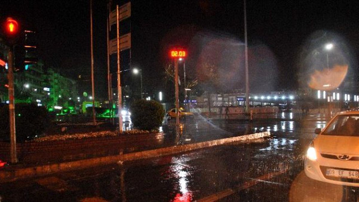 Aydın\'da Sağanak Yağış Etkili Oldu