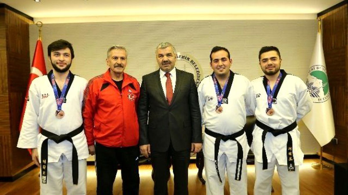 Başkan Çelik Sporcuları Kutladı