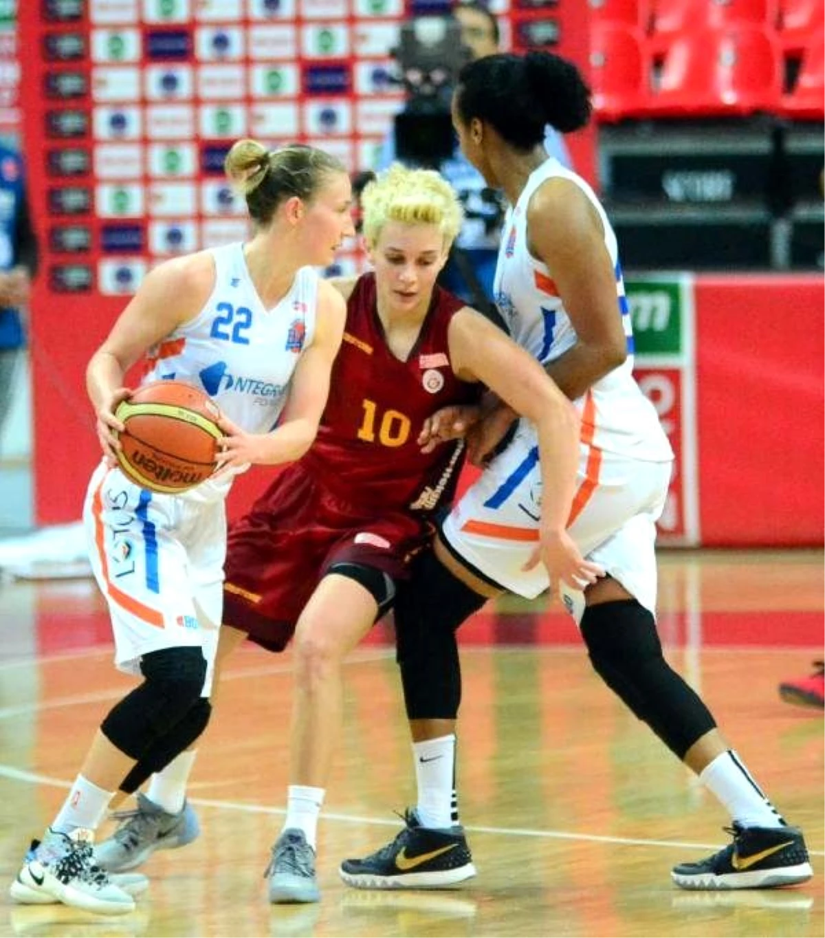 Basketbolu Geliştirenler Derneği - Galatasaray: 56-69