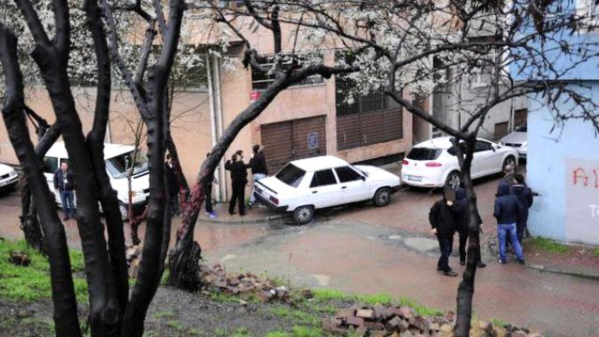 Bayrampaşa\'da Çevik Kuvvet\'e Saldırı (1)