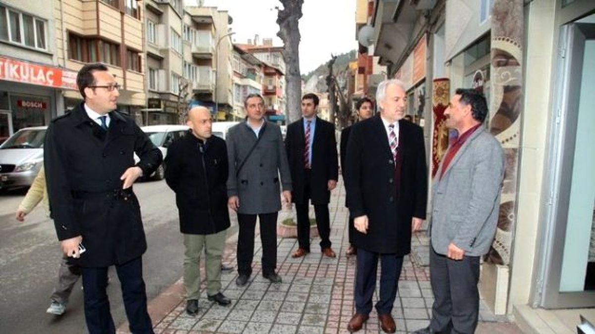 Belediye Hürriyet Caddesi\'ni Yeniliyor