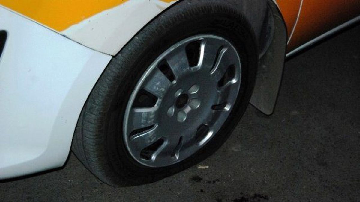 Saldırgan Arkadaşını Bıçakladı, Taksilerin Lastiklerini Kesti