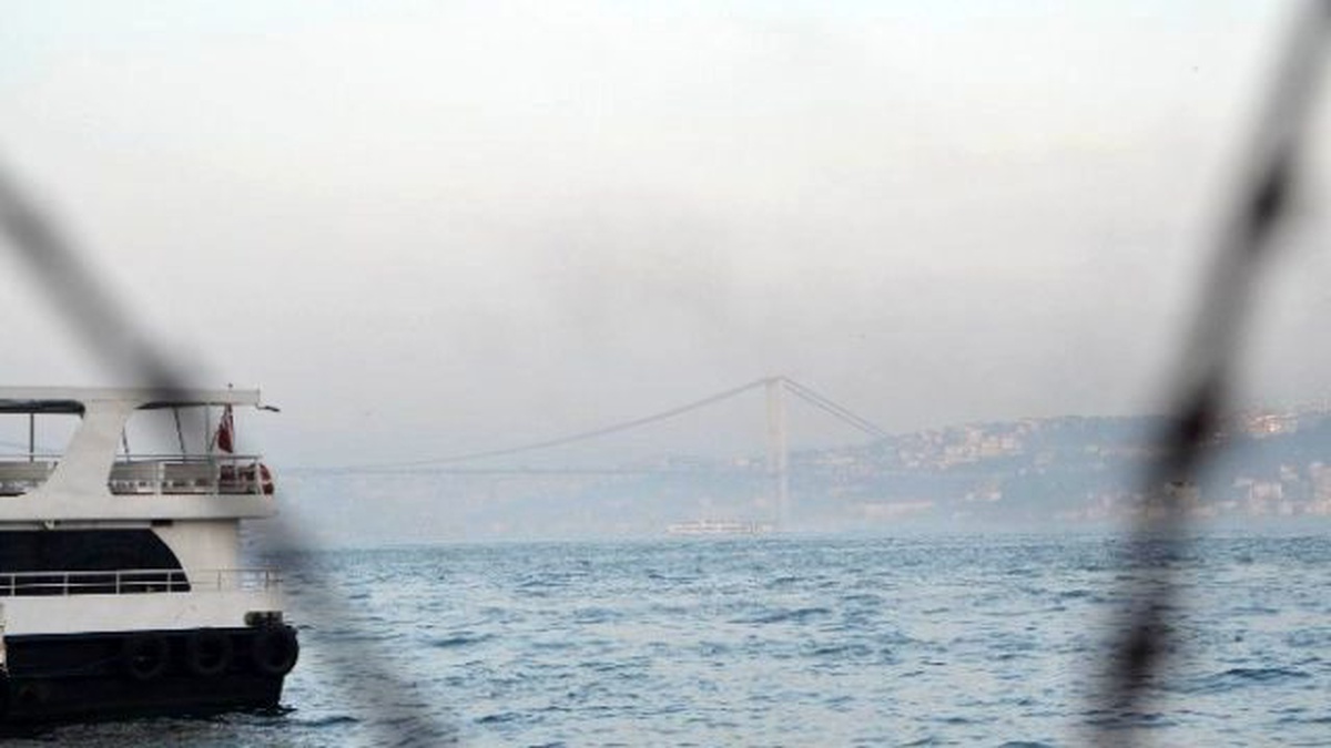 Boğaziçi Köprüsü Yoğun Sisten Adeta Kayboldu