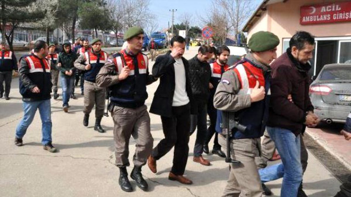 Edirne\'de Uyuşturucu Satıcılarına Operasyon: 8 Gözaltı