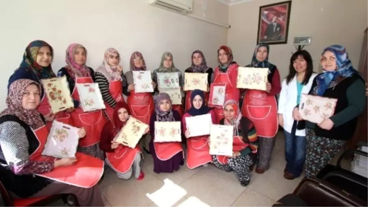 Ev Hanımları Meslek Öğreniyor
