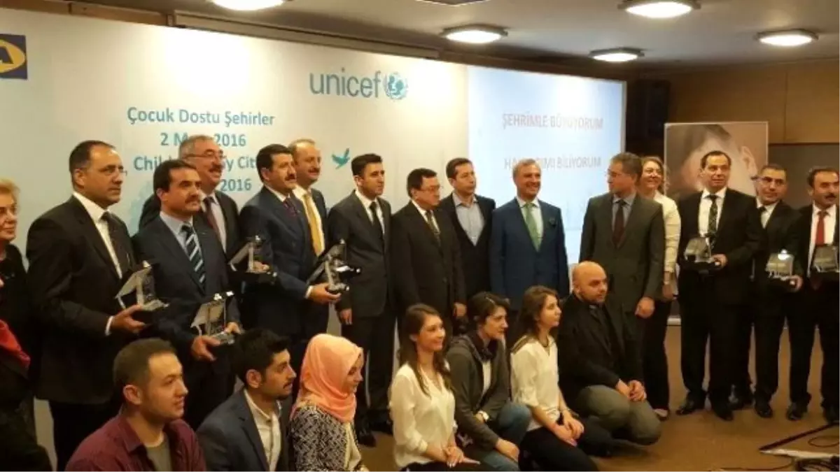 Eyyübiye Belediye Başkanı Mehmet Ekinci\'ye Ödül Üstüne Ödül