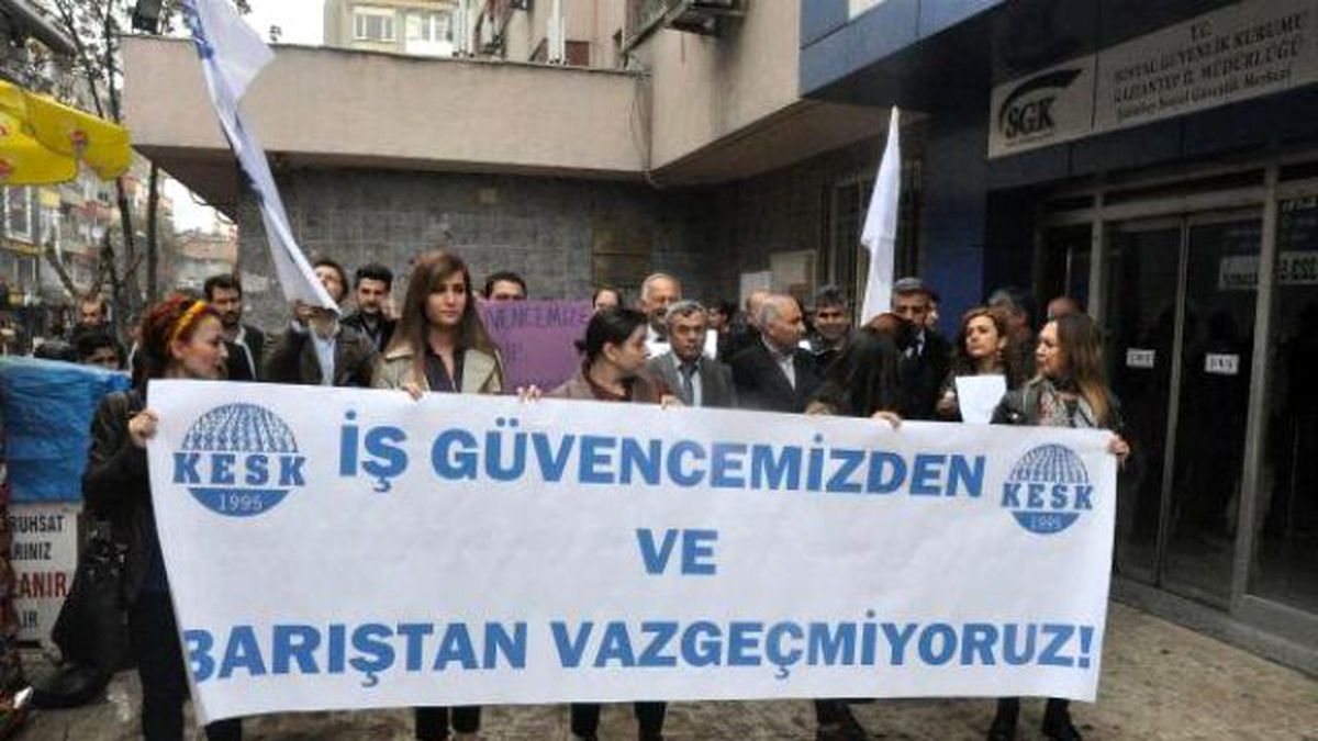 Gaziantep\'te Kadınlardan Sgk Önünde Eylem