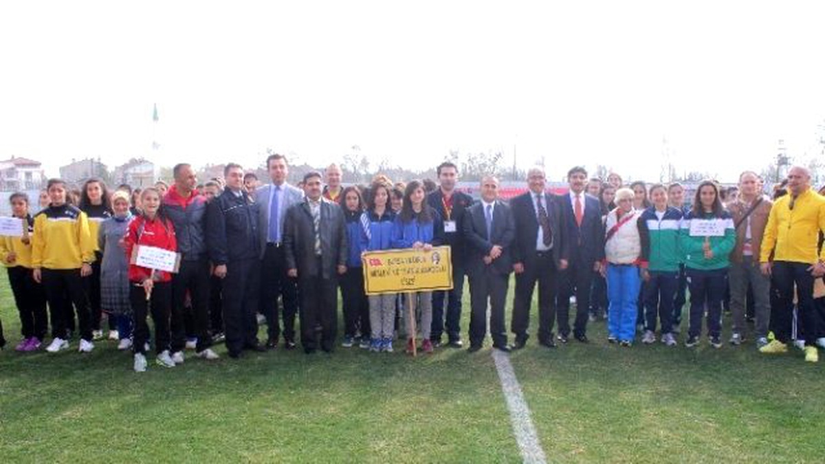 Genç Kızlar Futbol Turnuvası Tavşanlı\'da Başladı