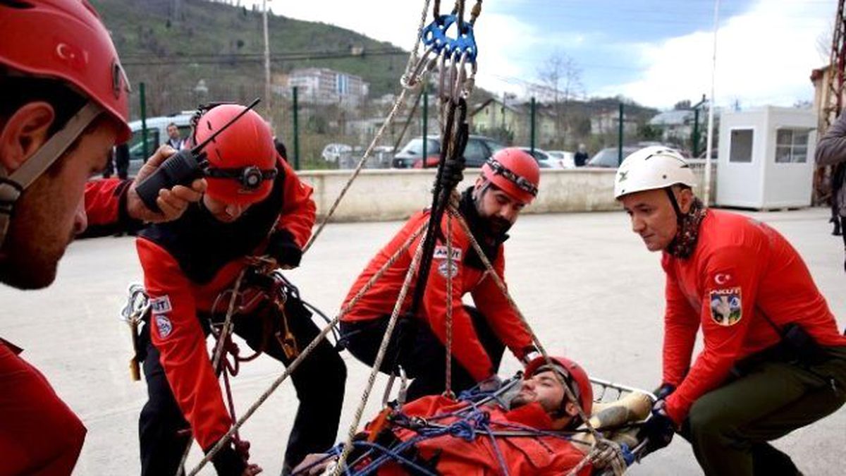 Gerçeğini Aratmayan Kurtarma Tatbikatı Nefes Kesti
