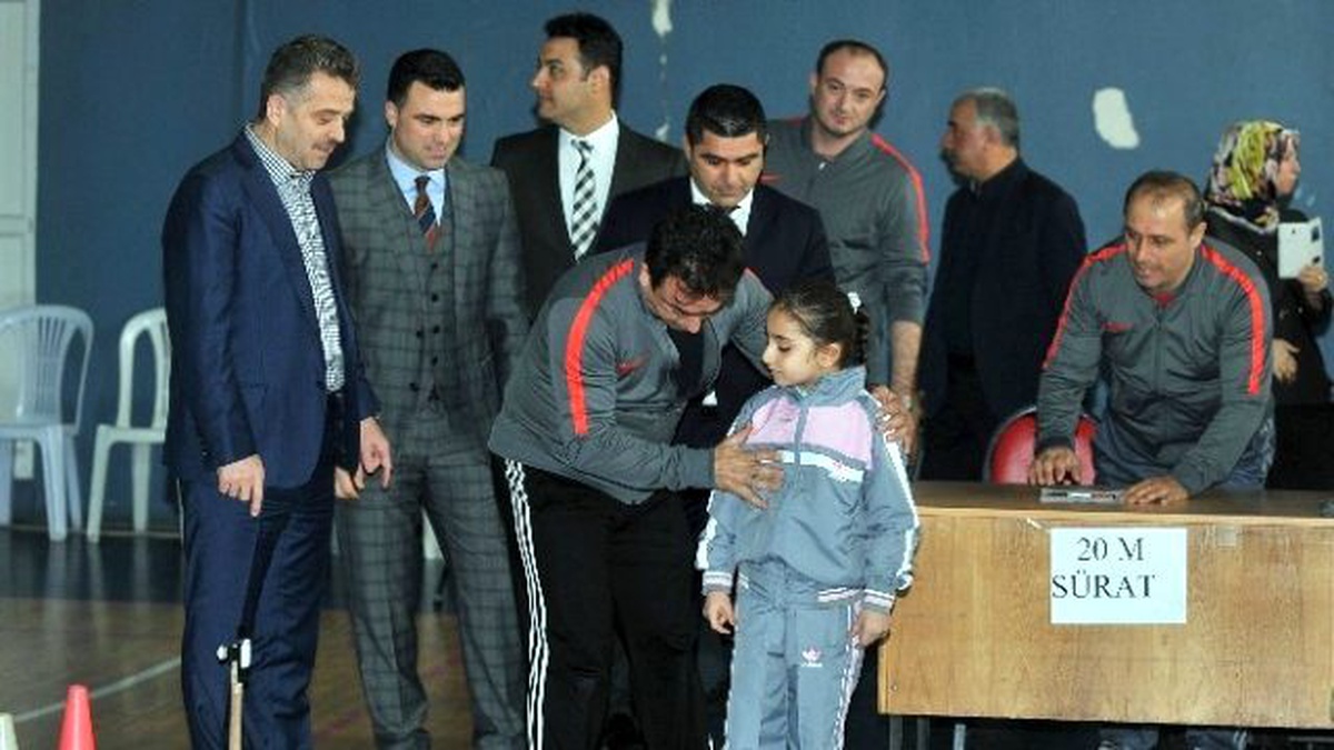 Hakan Ünsal\'dan Genç Sporculara Destek