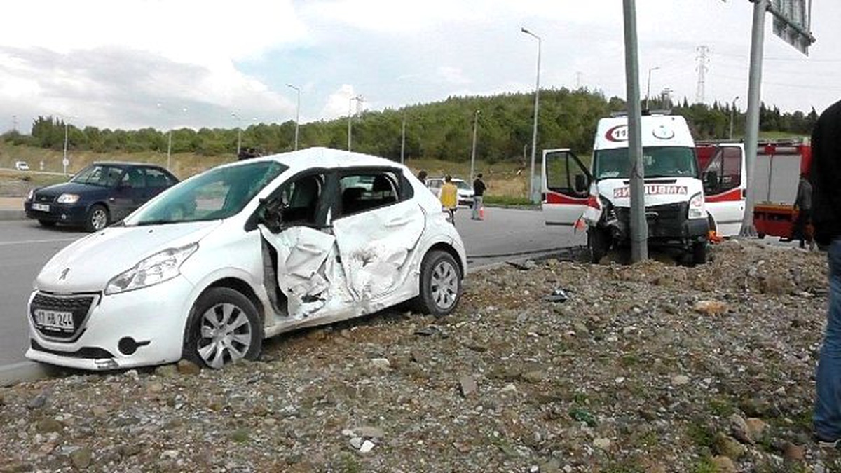 Hasta Taşıyan Ambulans Kaza Yaptı
