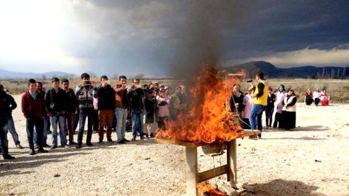 İş Adamı Teşvik Kredisi Alamayınca Dikiş Makinesini Yaktı