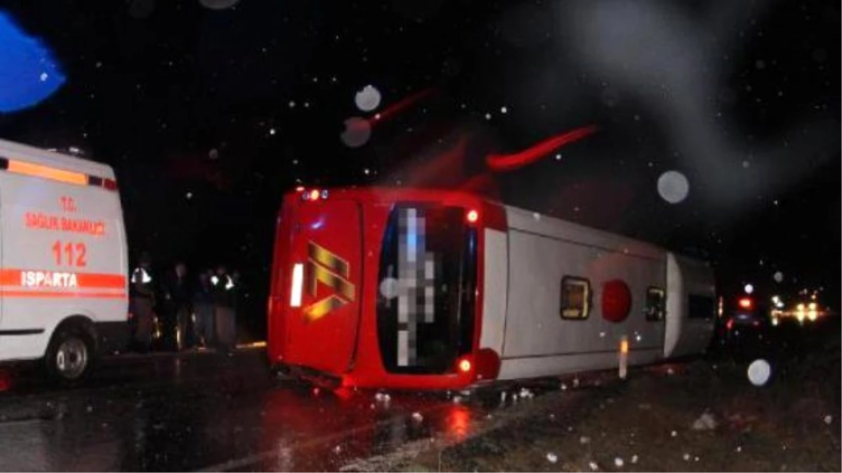Isparta\'da Yolcu Otobüsü Devrildi: 18 Yaralı