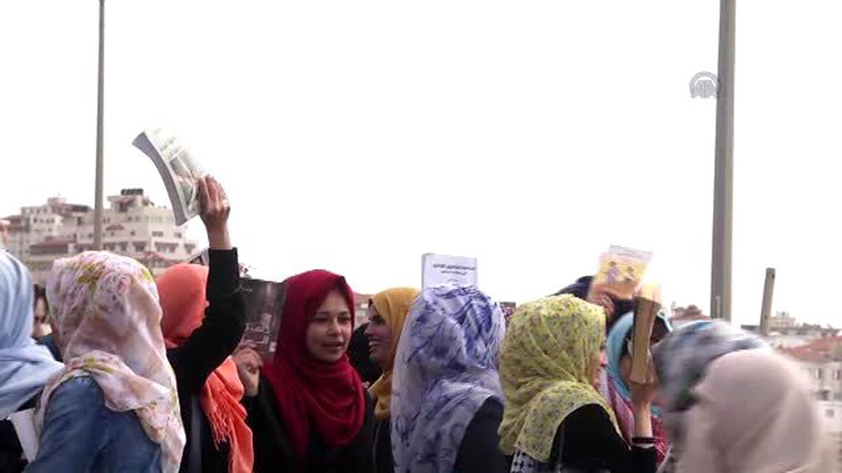 İsrail\'in İhlallerine Karşı "Kitap Okuma Zinciri"