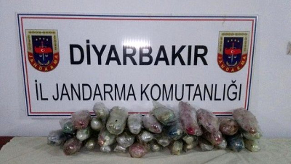 Jandarma 13 Kilo Esrar Ele Geçirdi