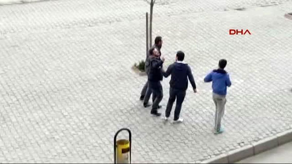 Karabük Park Halindeki 5 Aracın Camlarını Baltayla Kırdı