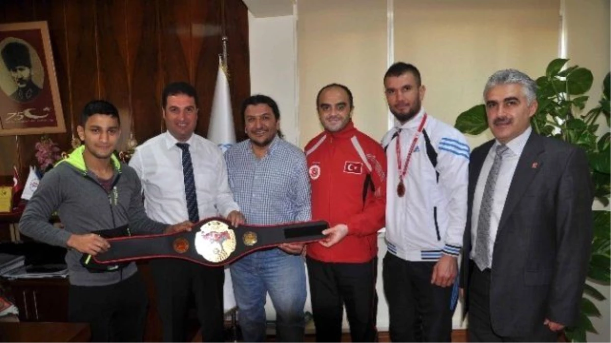 Kıck Boks Türkiye Şampiyonası\'nda Adanalı 2 Sporcu Kürsüye Çıktı
