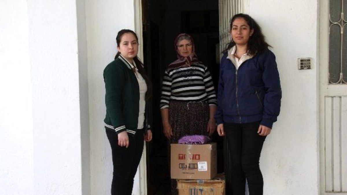 Liselilerden Örnek Davranış