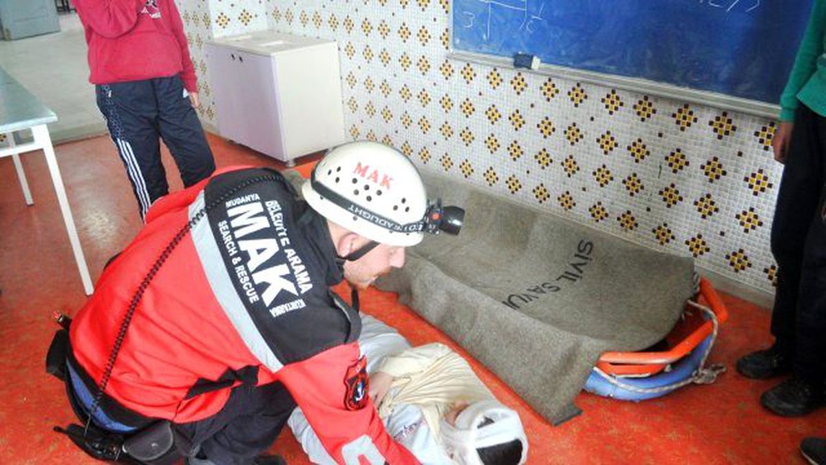 MAK\'tan Okullarda Deprem Tatbikatı