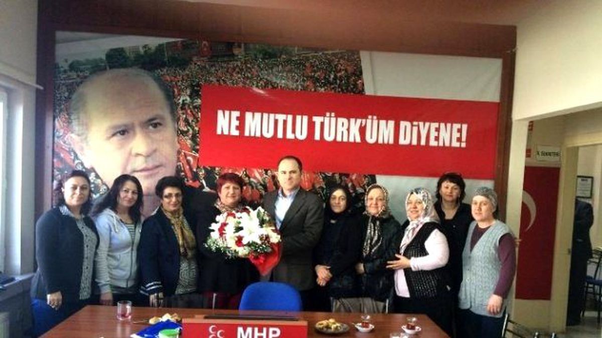 MHP İl Başkanı Sever\'den Kadın Kollarına Çiçek