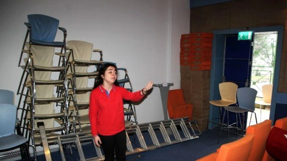 Öğrenciler İstiklal Marşı Yarışmasını Depoda Yaptı