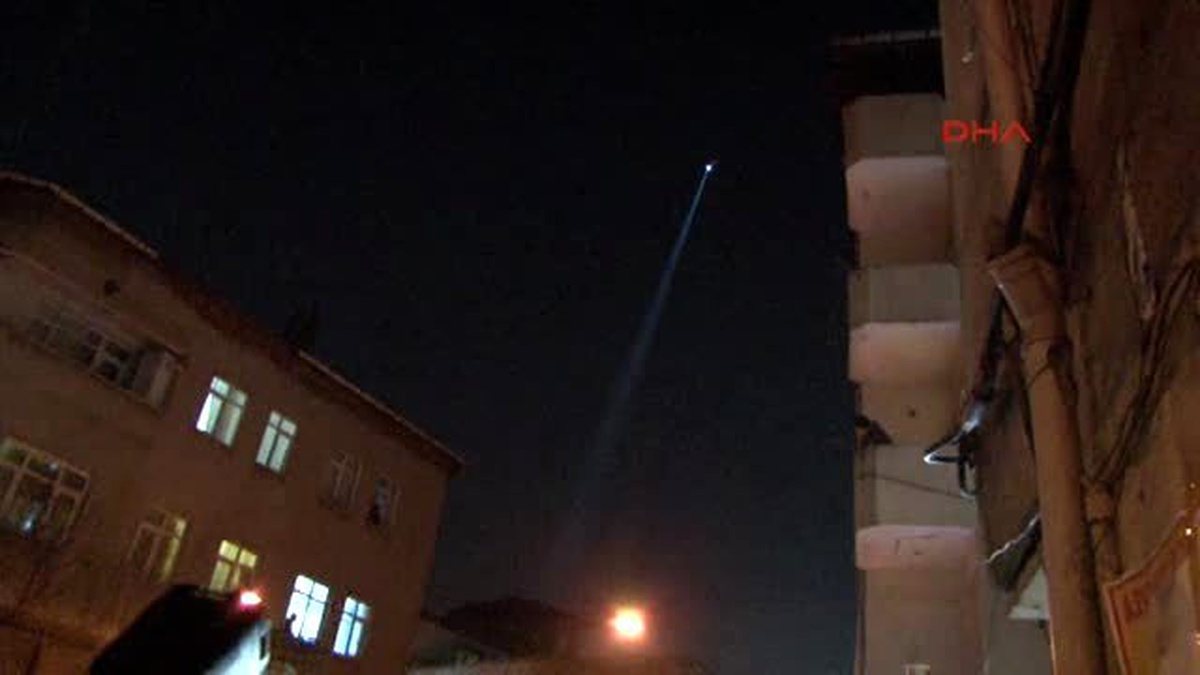 Okmeydanı\'nında Zırhlı Polis Aracına Ateş Açıldı