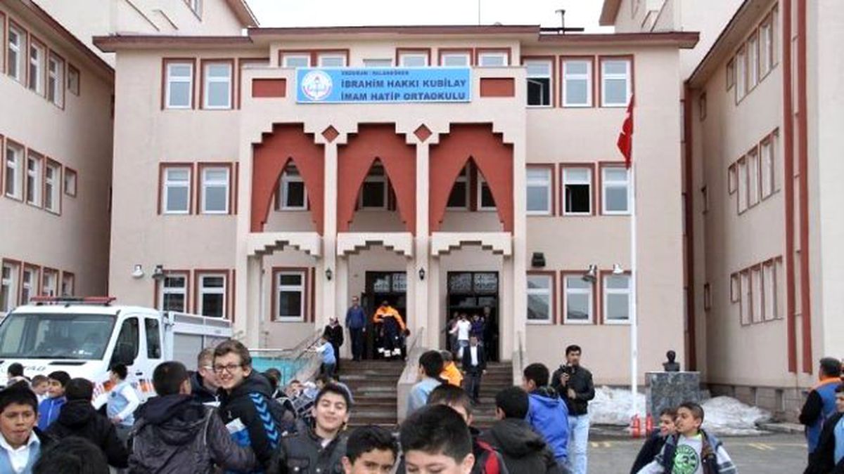 Okuldaki Deprem Tatbikatı Gerçeğini Aratmadı