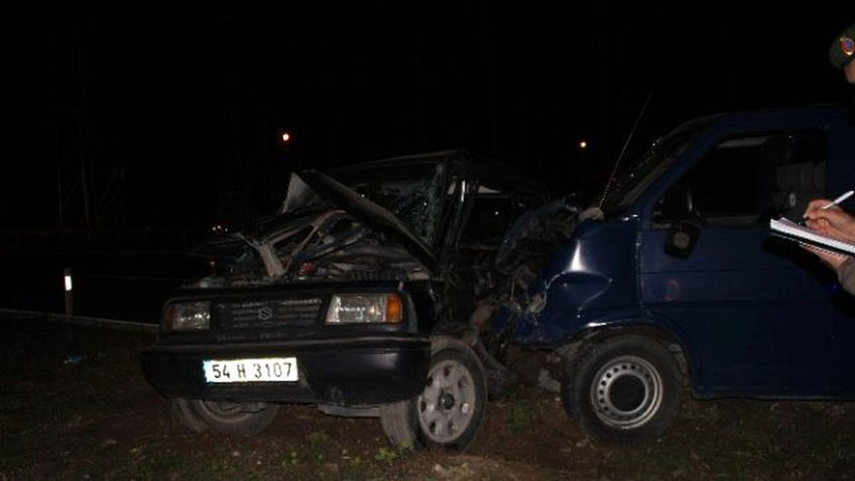 Panelvan Minibüs ile Cip Çarpıştı: 4 Yaralı