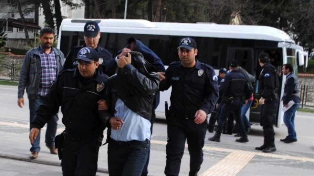 Polisin Arsasını Sahte Kimlikle Satmaya Çalışan Çete Yakalandı