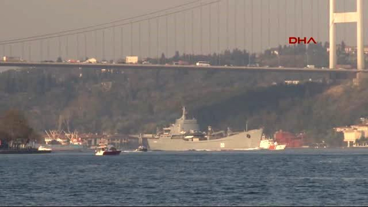 Rus Savaş Gemisi İstanbul Boğazı\'ndan Geçti