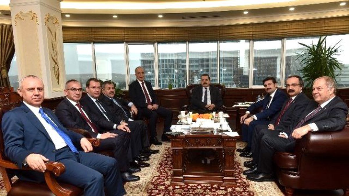 Sakaryalı Heyet, Bakan Faruk Çelik\'i Ziyaret Etti