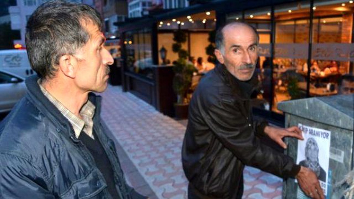 Sokak Sokak Gezerek Annelerini Arıyorlar