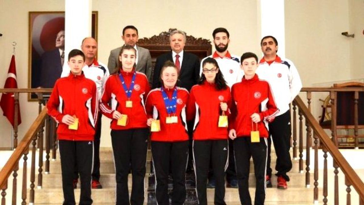 Vali Kahraman Avrupa Şampiyonasını Kazanan Sporcuları Tebrik Etti