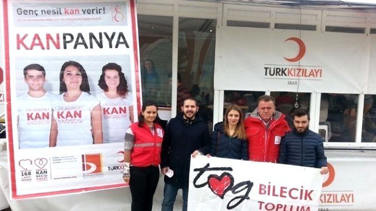 Yangın Sonucu Evi Kullanılamaz Hale Gelen Aileye Kızılay\'dan Yardım