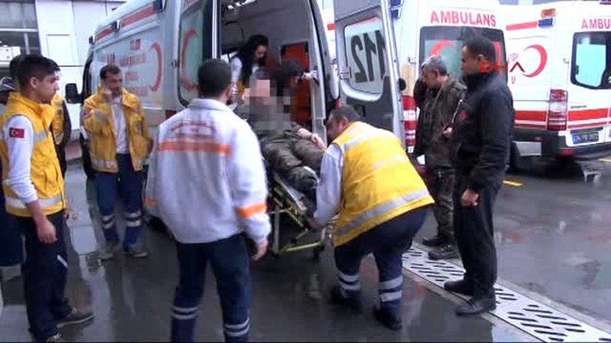 Yaralı 2 Polis Hastanede