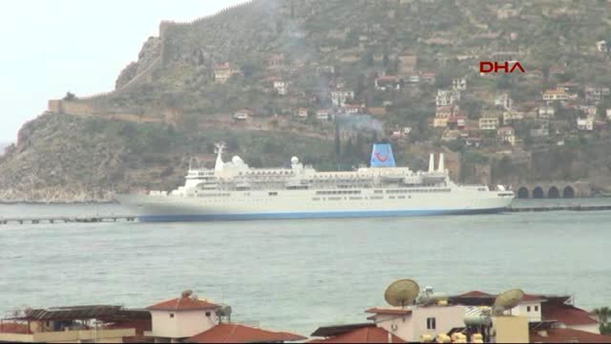 Alanya\'ya İlk Gemi Demir Attı