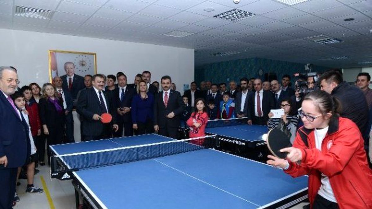 Bakan Eroğlu Engelli Öğrencilerle Bir Araya Geldi