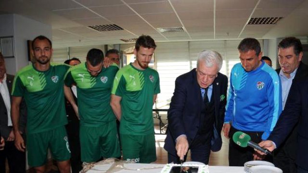 Bursaspor Başkanı Ali Ay\'a Doğum Günü Pastası