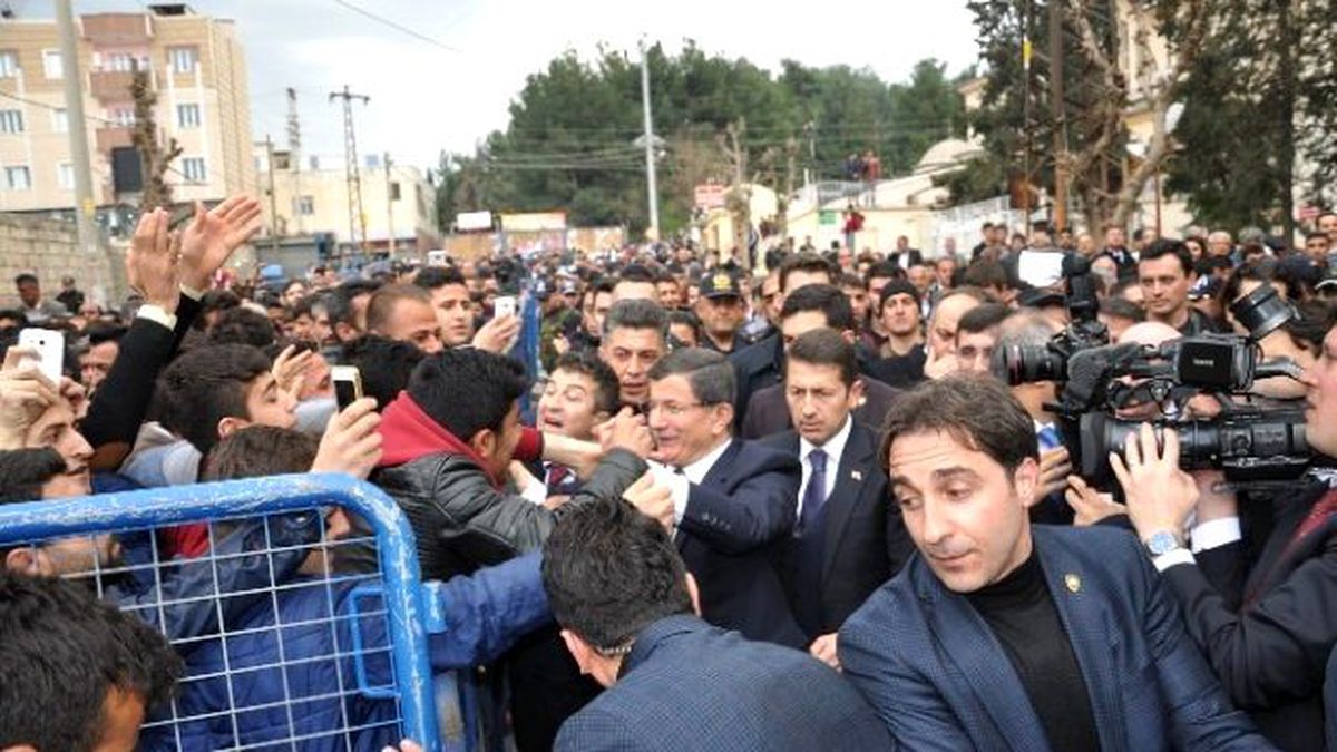 Davutoğlu\'dan Silopi\'ye Sürpriz Ziyaret