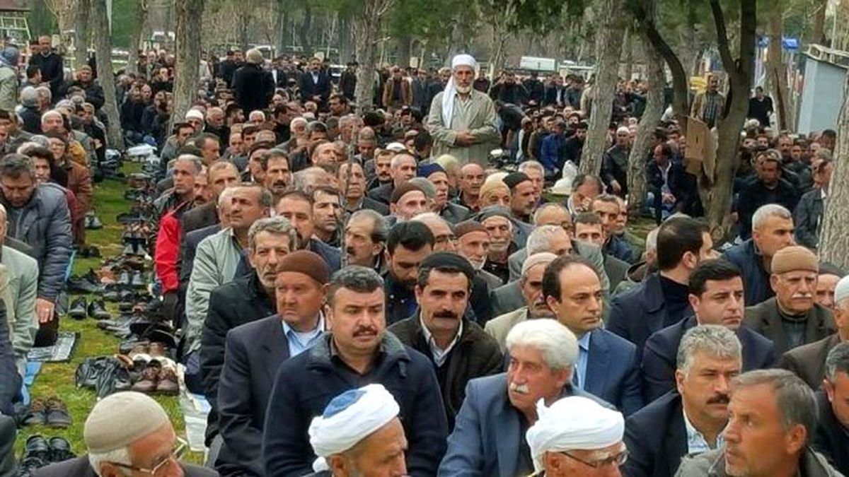 Demirtaş, Cuma'yı Diyarbakır'da Kıldı; Fezleke Resti Çekti