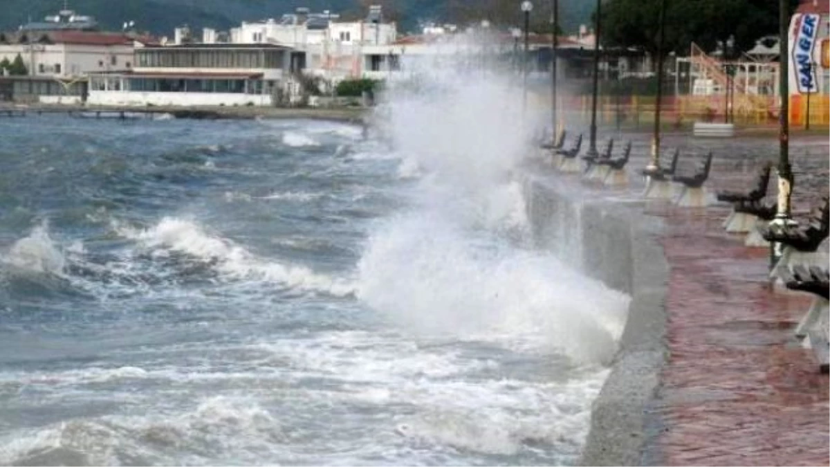 Edremit Körfezi Kıyıları Dalgaların Etkisinde