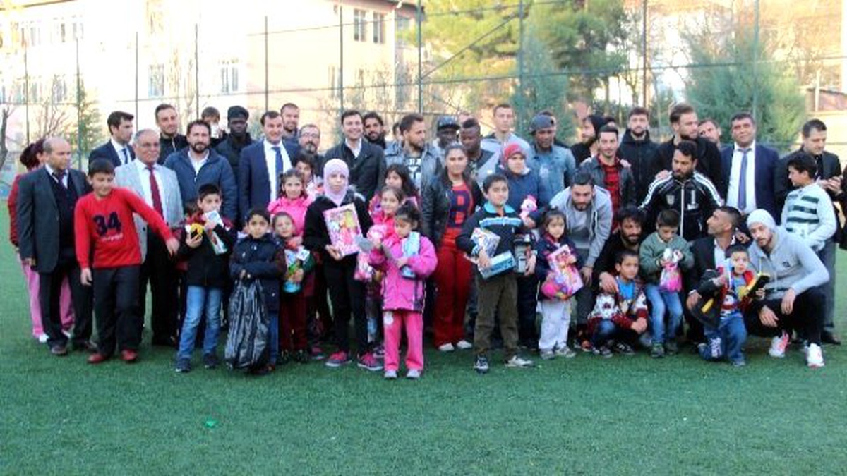 Gaziantep B.ş.b. Oyuncuları Çocuk Esirgeme Kurumuna Ziyaret