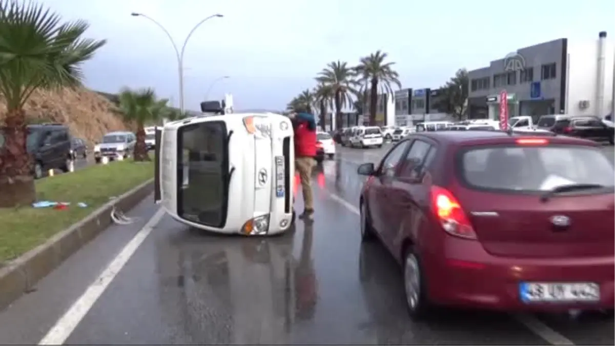 Kamyonet Devrildi: 3 Yaralı - Muğla