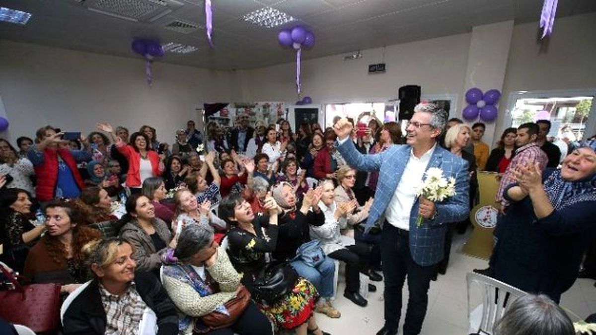 Karşıyakalı Kadınlara 8 Mart Hediyesi