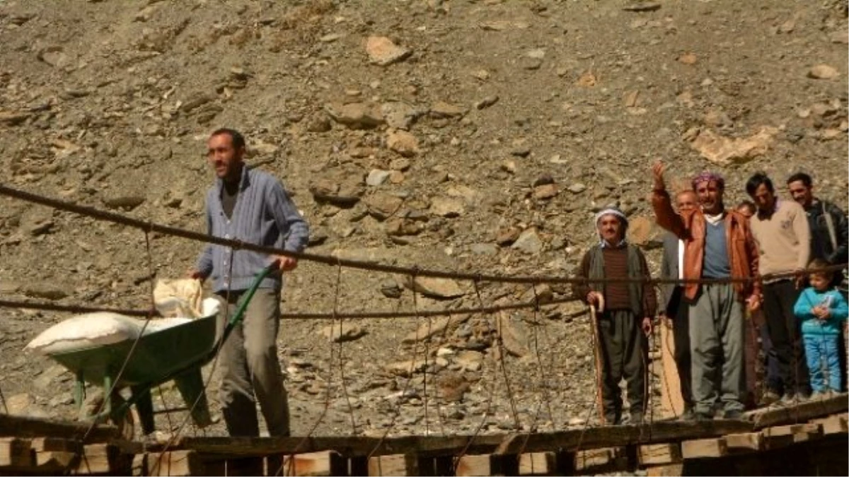 Köylüler Asma Köprü Çilesine Son Verilmesini İstiyor