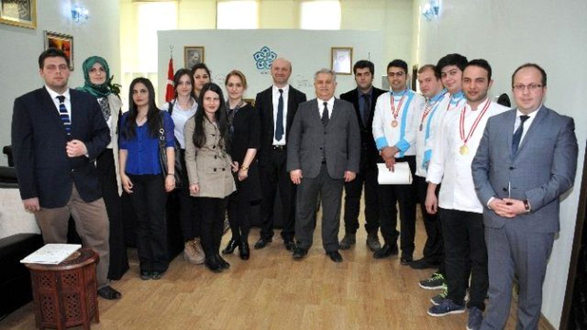 Madalyalı Aşçılar Neü Rektörü Prof. Dr. Muzaffer Şeker'i Ziyaret Etti