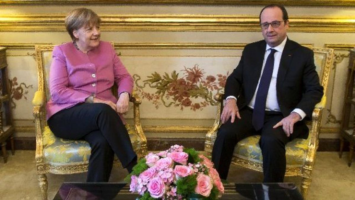 Merkel, Mülteci Krizini Görüşmek Üzere Elysee Sarayı\'na Geldi
