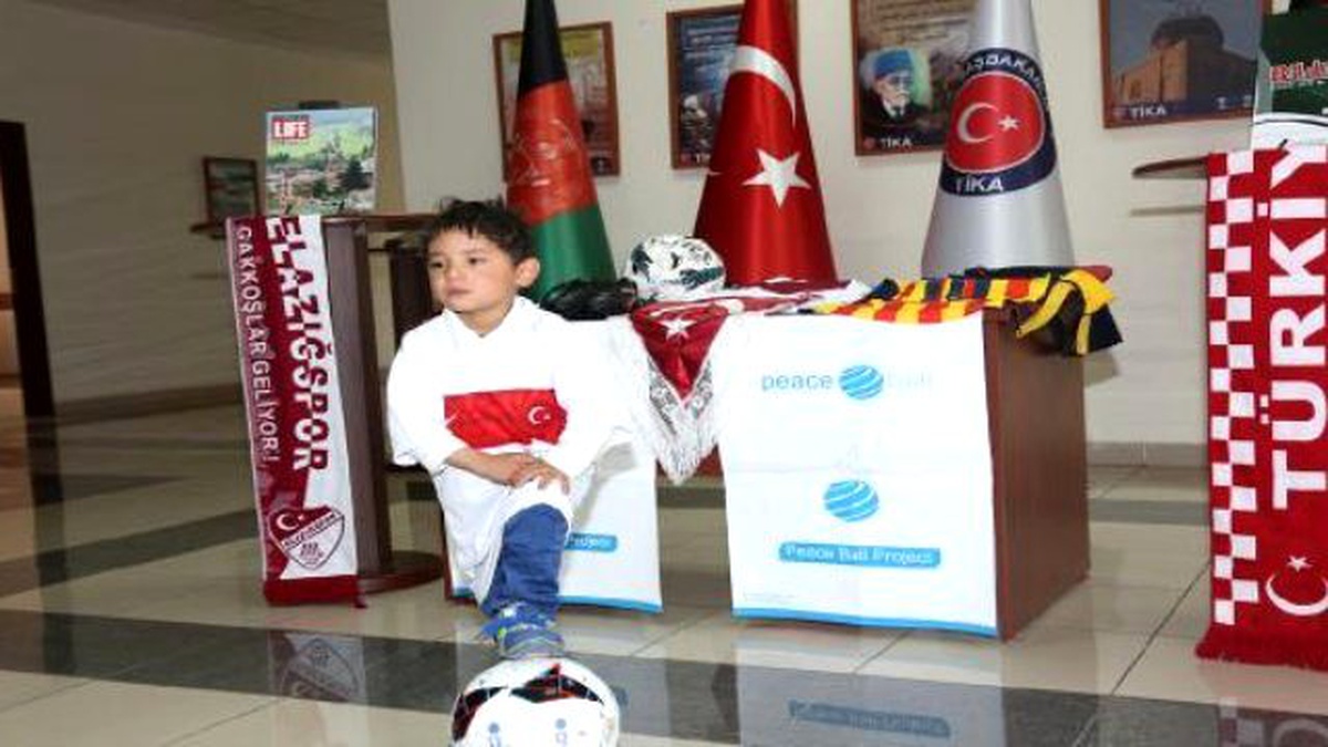 Messi Murtaza\'ya Türkiye\'den Forma ve Spor Malzemeleri Desteği