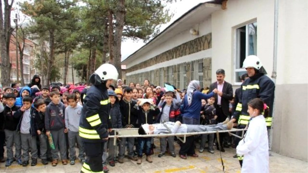 Oltu Karabekir İlkokulunda Gerçeğini Aratmayan Deprem ve Yangın Tatbikatı