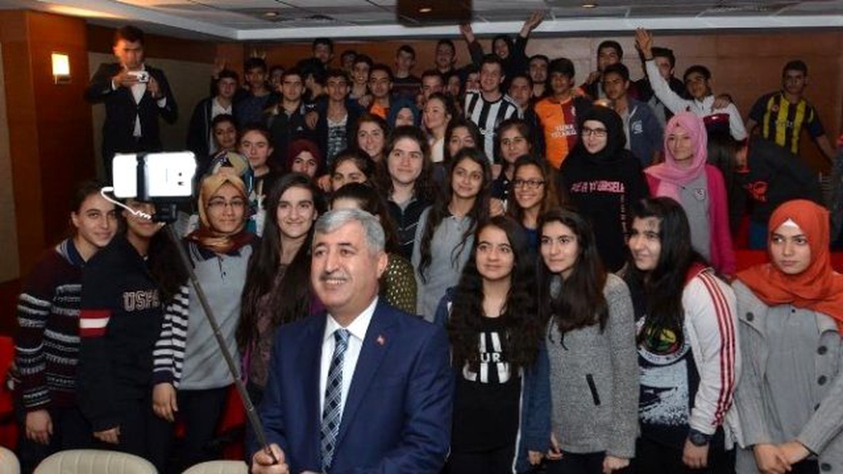 Polat, Gelecek Hepimizin Projesi Kapsamında Öğrencilerle Buluştu